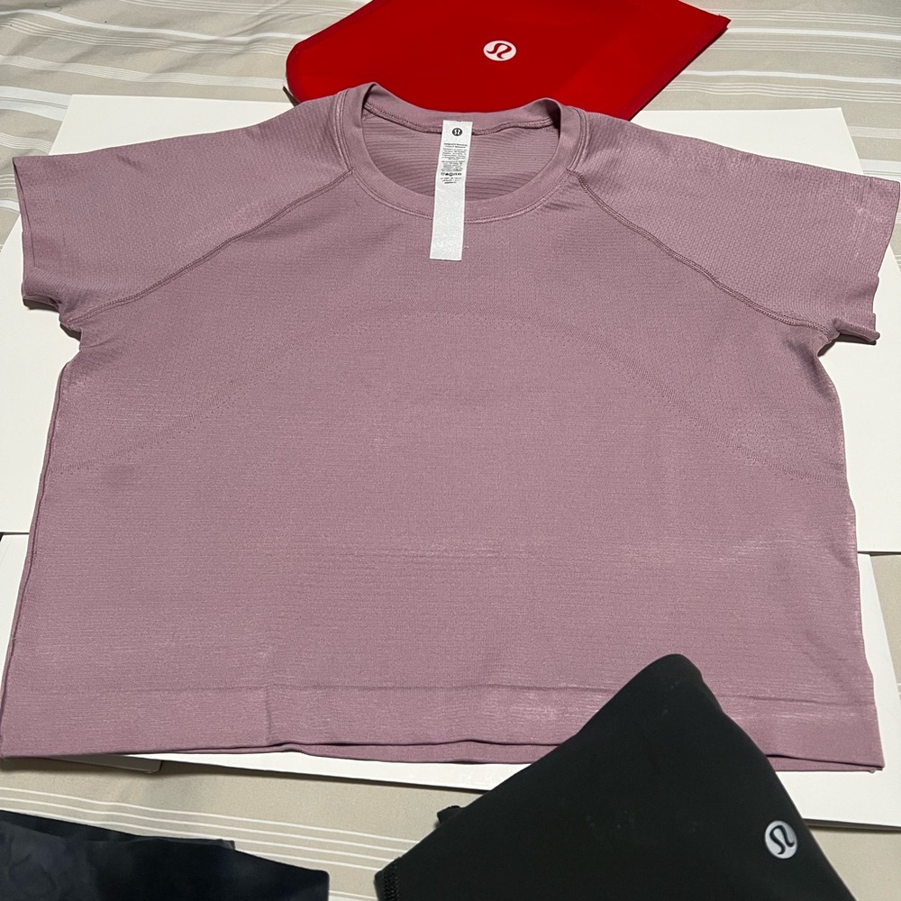 Lululemon short sleeve crop Align
Swiftly